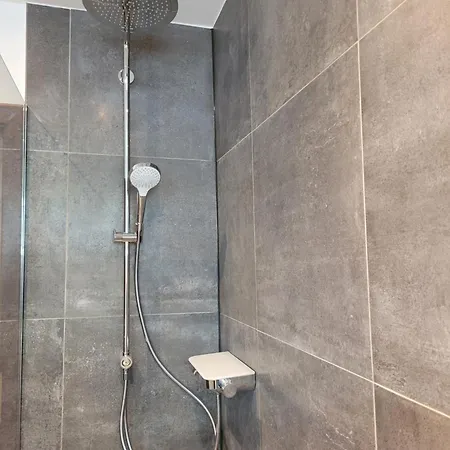 Messe Und Ferienapartment, 90 Qm, 2 Schlafzimmer, 1-4 Gaeste * 뒤스부르크