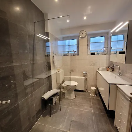 Messe Und Ferienapartment, 90 Qm, 2 Schlafzimmer, 1-4 Gaeste *