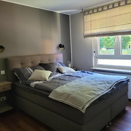 Messe Und Ferienapartment, 90 Qm, 2 Schlafzimmer, 1-4 Gaeste 아파트 뒤스부르크